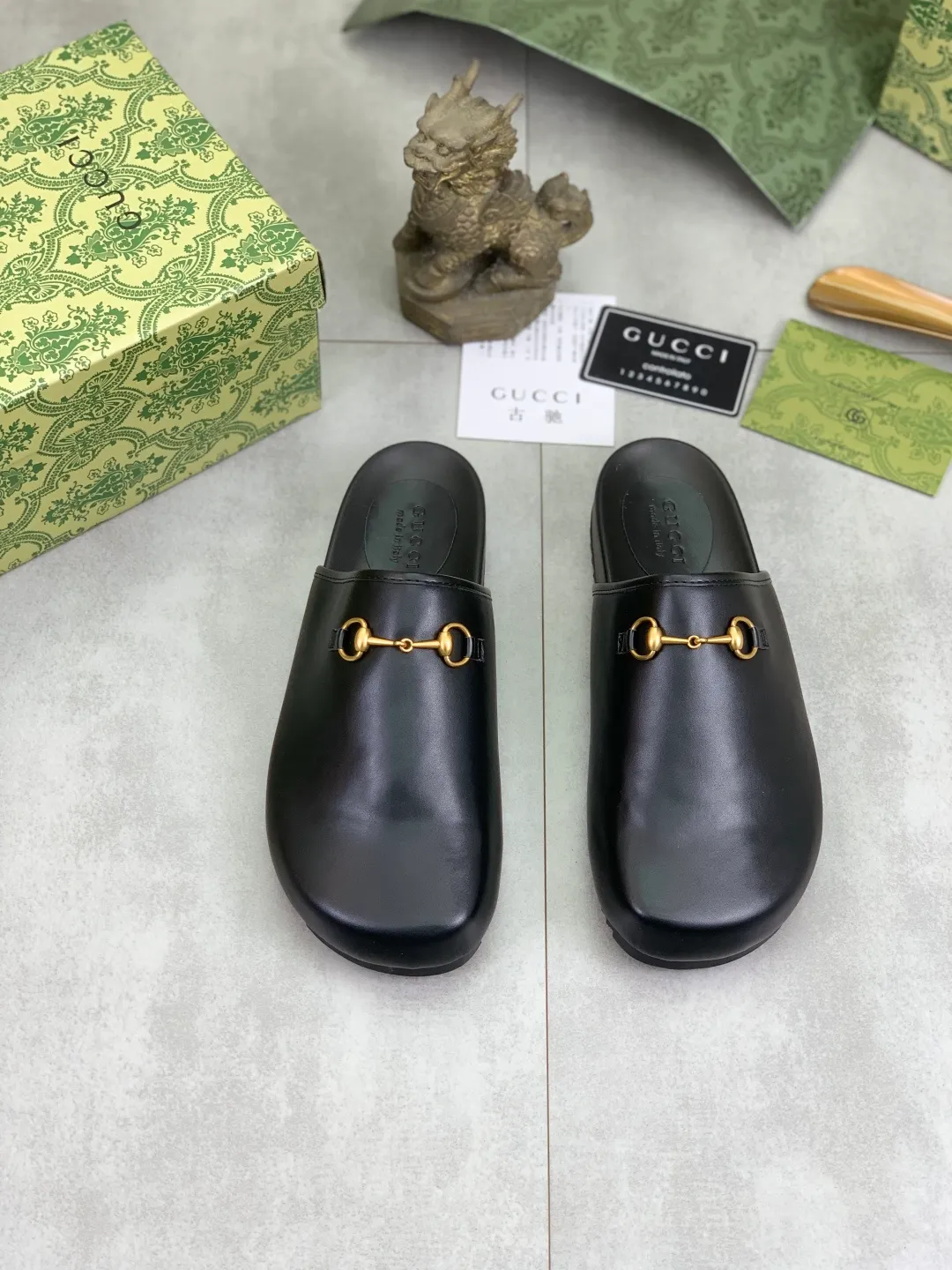 Men's shoes💰P340 💰[New model] Gucci half-drag business leather shoes hot selection (Gucci) official website latest Gucci half-drag business leather shoes, hot style 💥The version is simple and elegant, exclusive for trendy men. Unique official website latest brand original double G Embossed elements 👑 Original Gucci decoration, fashionable and elegant, original calfskin fabric ✅ Fully imported first-layer cowhide lining, wear-resistant, rubber business outsole specified on the official website, actual shot of the classic model at the counter 🎬 Size: 35-44 5⃣️colors available